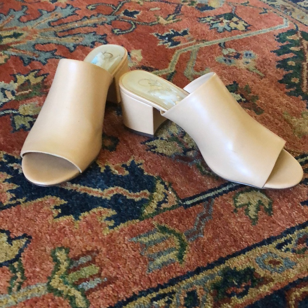 Tan Mules 🤑 Priced to Sell 🤑